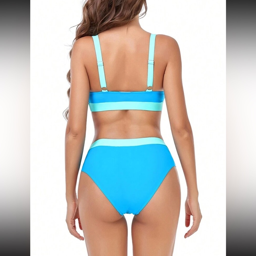 Bikini - Picture 4 of 7